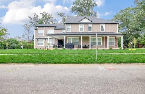 Wooded Estates House | Victory Views Estate: Luxury Guest Loft