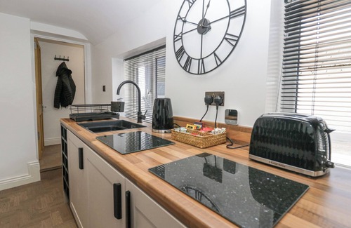 Whitehaven Cottage | VICTRONEEN COTTAGE, pet friendly, with a garden in Whitehaven