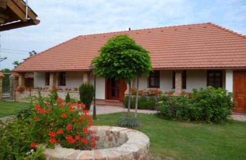 Tiszaorveny House | Vidra