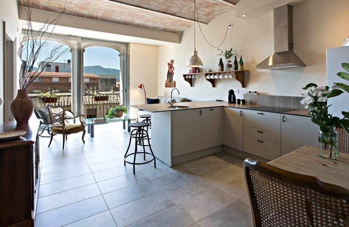 Olot Apartment | Vidrier, flat with access to indoor swimming pool