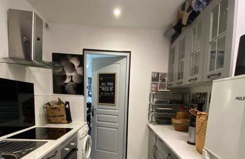 Dernier Sou Apartment | Vieille Ville Fortifiée, Plages à Proximité, Appt Avec Verger
