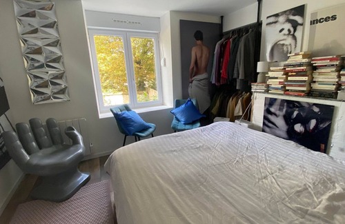 Dernier Sou Apartment | Vieille Ville Fortifiée, Plages à Proximité, Appt Avec Verger