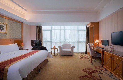 Longhua District Hotel | Vienna Classic Shenzhen Longhua Bus Station