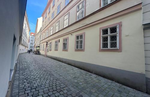 Innere Stadt Apartment | Vienna Hideaways - Your Boutique Stay in Historic Old Town