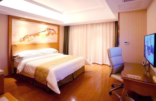 Baoshan Hotel | Vienna Hotel Shanghai Meilan Lake Metro Station