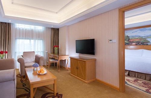 Longhua District Hotel | Vienna Hotel Shenzhen Dalang Clothing Base