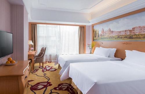 Longhua District Hotel | Vienna Hotel Shenzhen Unitown