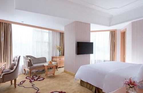Longhua District Hotel | Vienna Hotel Shenzhen Unitown