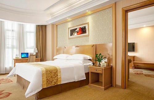Longhua District Hotel | Vienna Hotel Shenzhen View Lake Park