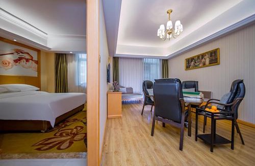 Jiang'an District Hotel | Vienna Hotel Whhan xingye road stone bridge subway station store