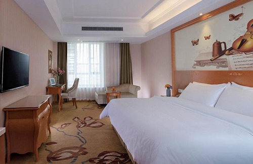 Haicang Hotel | Vienna Hotel(Zhangzhou Jiaomei WanYi square store)