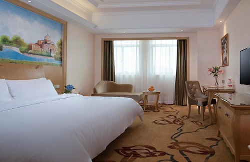Gangkou District Hotel | Vienna International Hotel (Fangchenggang Administration Center High-speed Railway Station branch)