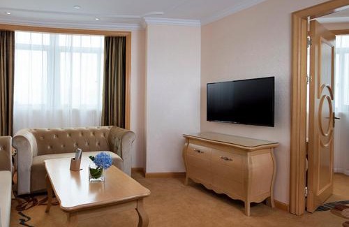 Gangkou District Hotel | Vienna International Hotel (Fangchenggang Administration Center High-speed Railway Station branch)