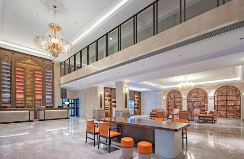 Wulingyuan Hotel | Vienna International Hotel-Free Shuttle Service to East Gate of forest park,Free Chinese-western Breakfast,Free Freah Coffee,Free Self-Service Laundry & Drying, Attraction Tickets Serivce in advance