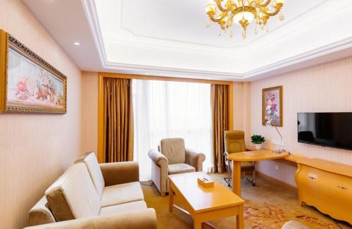 Pudong Hotel | Vienna International Hotel Shanghai Pudong New District Dishui Lake Univeristy City