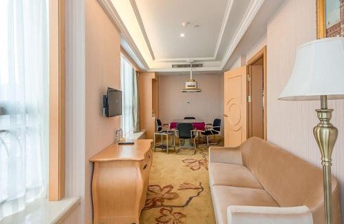 Buji Hotel | Vienna International Hotel Shenzhen Xiashuijing Metro Station