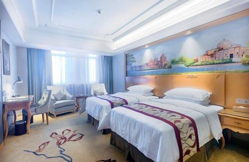 Donghu District Hotel | Vienna International Hotel Haikou West Bus Station