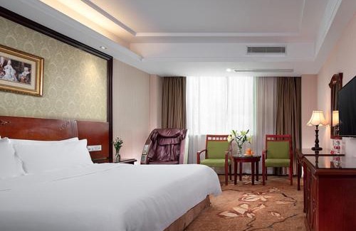 Huiyang Hotel | Vienna International Hotel Huizhou South Railway Station