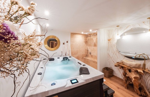 Romorantin-Lanthenay House | Viens on S'aime - Suite Avec Jacuzzi et Sauna Privatifs en Sologne