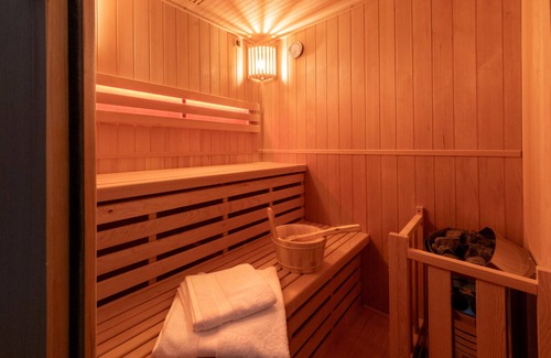 Romorantin-Lanthenay House | Viens on S'aime - Suite Avec Jacuzzi et Sauna Privatifs en Sologne
