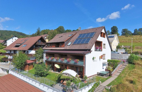 Lenzkirch Apartment | Vierbettzimmer, 55qm, mit DU/WC und Balkon