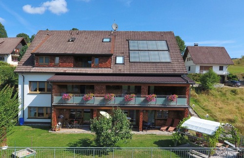 Lenzkirch Apartment | Vierbettzimmer, 55qm, mit DU/WC und Balkon