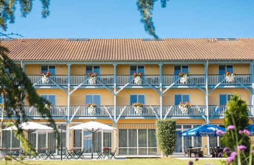 Gnas House | Vierbettzimmer mit Balkon - Jufa Hotel Vulkanland Sport-resort