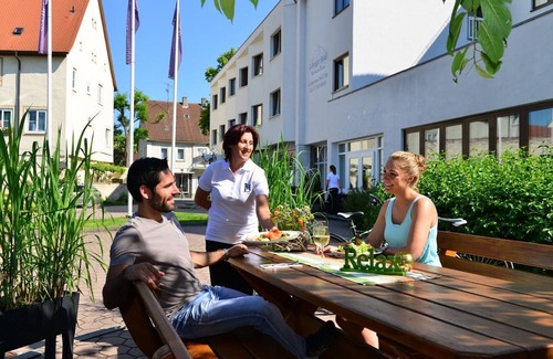 Langenau Apartment | Vierbettzimmer mit Dusche und WC