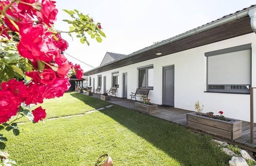 Apetlon Apartment | Vierbettzimmer mit Dusche, WC - Weingut & Gästehaus Markus Tschida