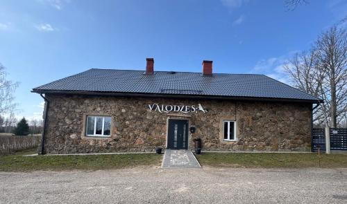 Markalne Hotel | Viesu māja Vālodzes