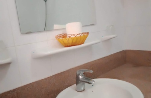 Hong Linh Hotel | Viet Thai Hotel