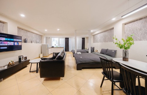 Hang Bai Apartment | VietHOME - 201 The 2 Bedroom Healing Apartment-Netflix-Elevator-Kitchen