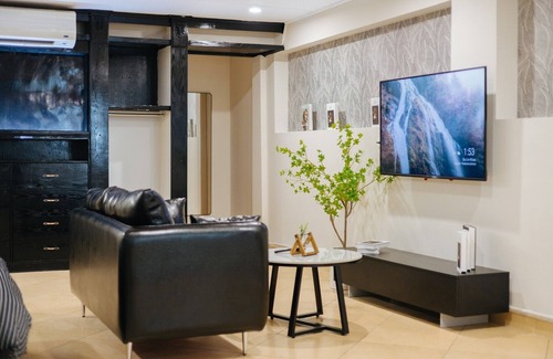 Hang Bai Apartment | VietHOME - 201 The 2 Bedroom Healing Apartment-Netflix-Elevator-Kitchen