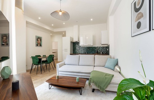 7th Arrondissement Apartment | Vieux-Port, Panier : T3 On the Place de Lenche
