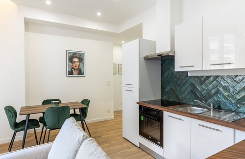 7th Arrondissement Apartment | Vieux-Port, Panier : T3 On the Place de Lenche