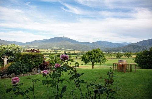 Tawonga House | "View 180" - magnificent mountain and valley views.
