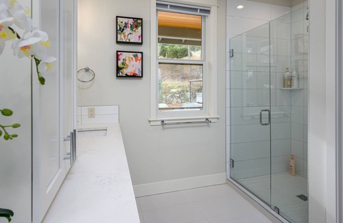 Anacortes House | View Anacortes Home with Hot Tub & Scandinavian Sauna
