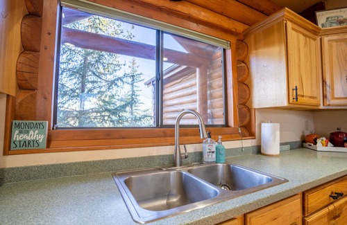 Prescott Cabin | View ~ATV~Karaoke Bar ~Kayaks/Bikes ~Hot Tub/Sauna