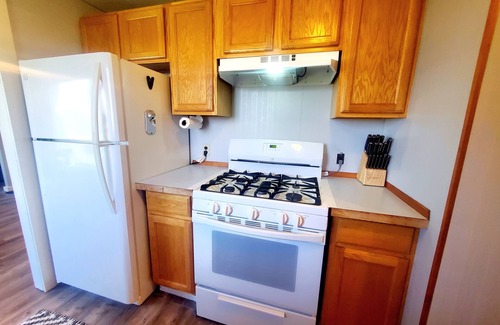 Kincheloe House | View Freighters ~ Waterfront ~ King Bed!