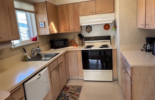 Endolyne House | View Home - West Seattle, 31 day min., Puget Sound, Parks & Bus/Ferry Close By