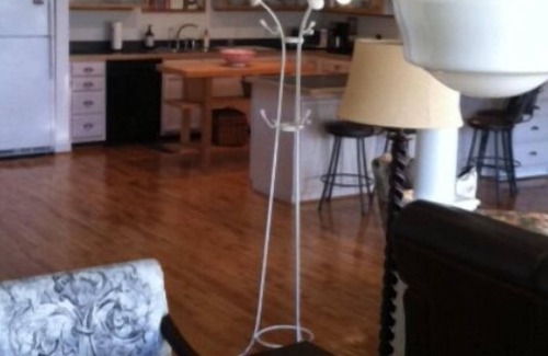 West Jefferson Apartment | View of Mt Jefferson and located in downtown West Jefferson