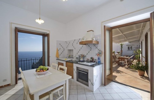 Positano Villa | view of the sea in the center of Positano