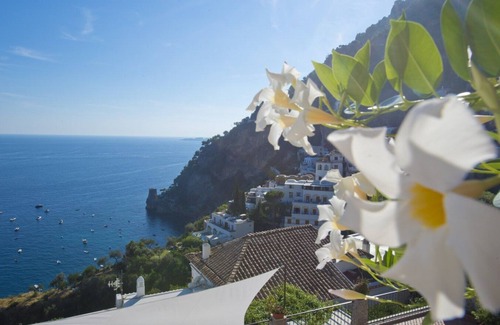 Positano Villa | view of the sea in the center of Positano