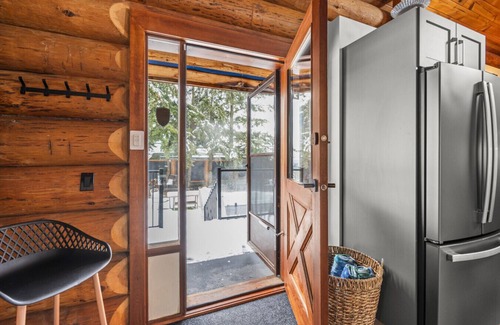 Vernon Cabin | View Point Lodge - View, Hot Tub, Sauna, Cold Plunge