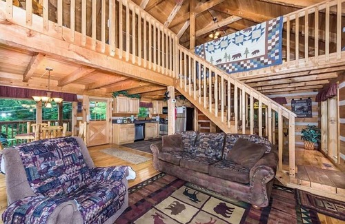 Gatlinburg - Pigeon Forge Cabin | View! Private! Hot Tub,Pool Table,Fireplace,RELAX!
