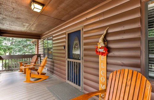 Walnut Mountain Cabin | View-ti-ful Splendor - Gorgeous Views - Sleeps 10