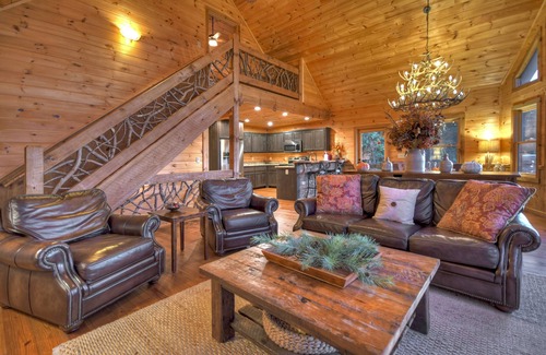 Ridges Over the Lake House | View-Topia - Stunning Cabin, Amazing Views, 15 min from Downtown Blueridge!