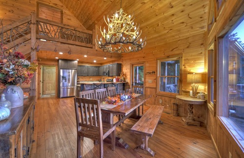 Ridges Over the Lake House | View-Topia - Stunning Cabin, Amazing Views, 15 min from Downtown Blueridge!