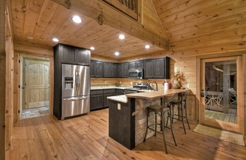 Ridges Over the Lake House | View-Topia - Stunning Cabin, Amazing Views, 15 min from Downtown Blueridge!