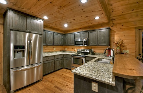 Ridges Over the Lake Cabin | View-Topia - Stunning Views, Hot tub, and Firepit!